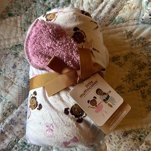 Little muffin, cakes, plush blanket